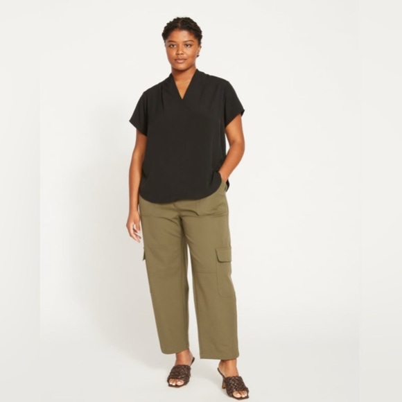 Universal Standard Tops - Universal Standard Better Than Silk V-Neck Blouse🖤